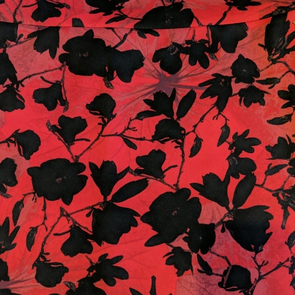 Pencil skirt in like new condition - Picture 2 of 2